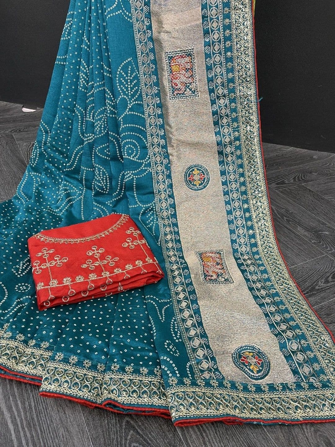 SmileyFashion Bandhani Embroidered Art Silk Designer Saree thumbnail 3