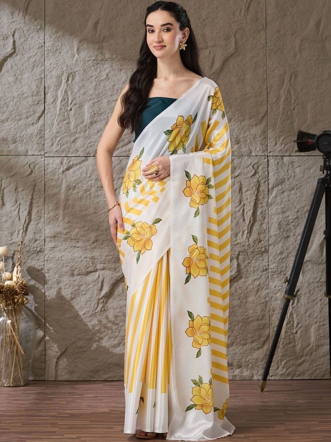 Suha Floral Silk Blend Saree thumbnail 4