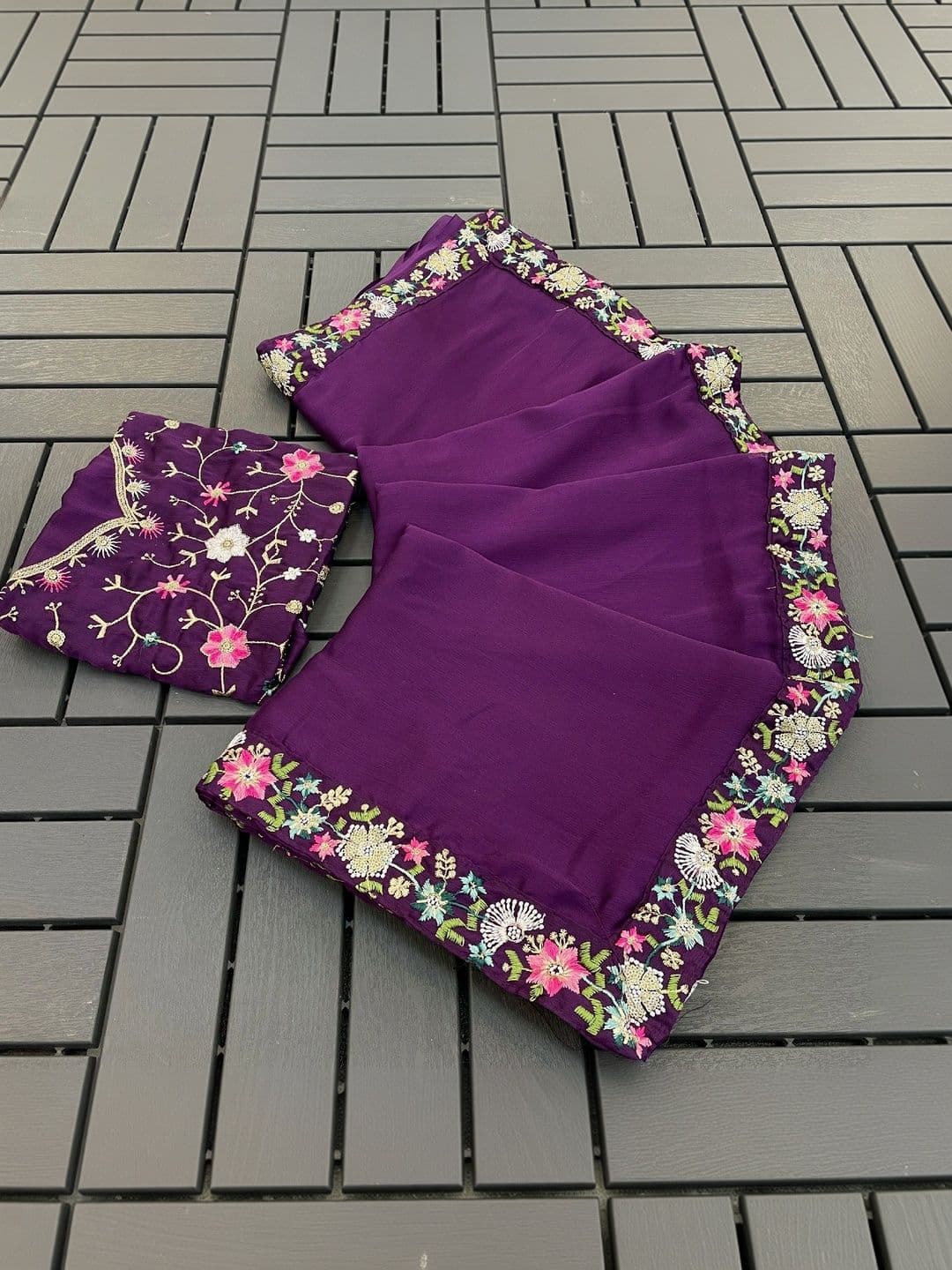 SmileyFashion Floral Embroidered Art Silk Saree thumbnail 4