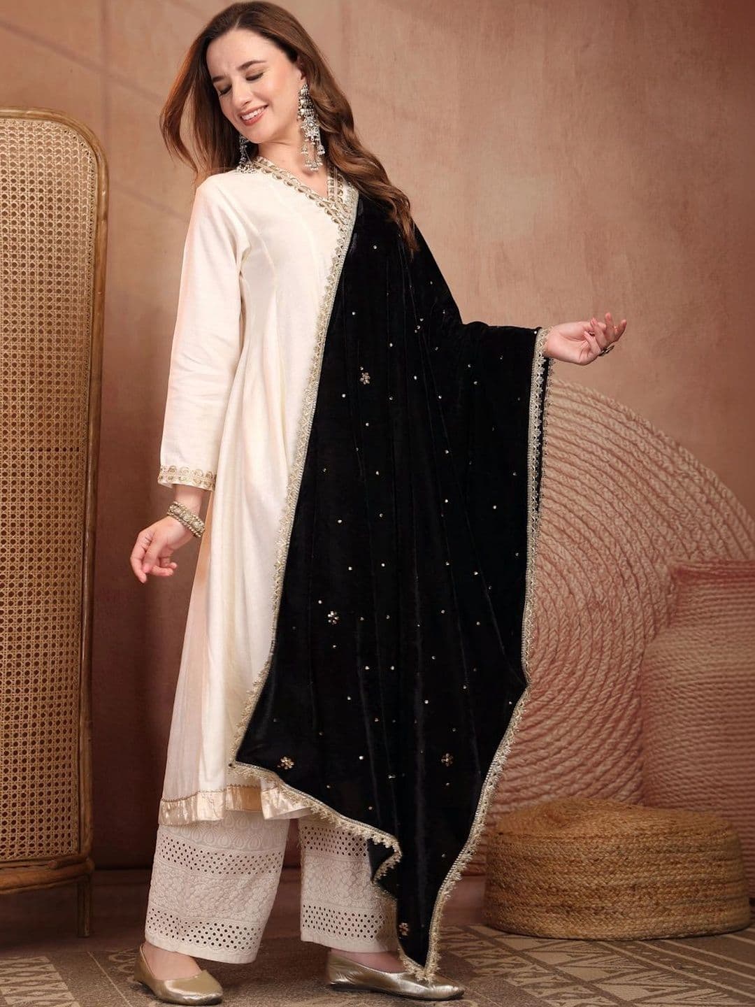 Clora Creation Velvet Dupatta with Zari thumbnail 5