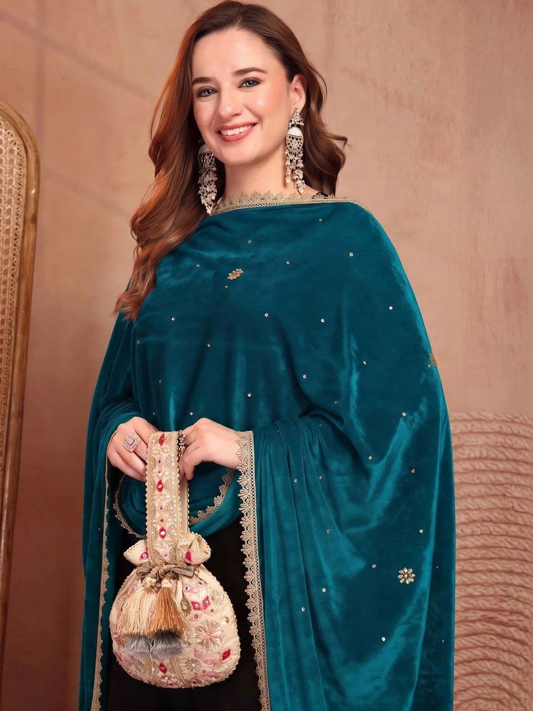 Clora Creation Velvet Dupatta with Zari thumbnail 3