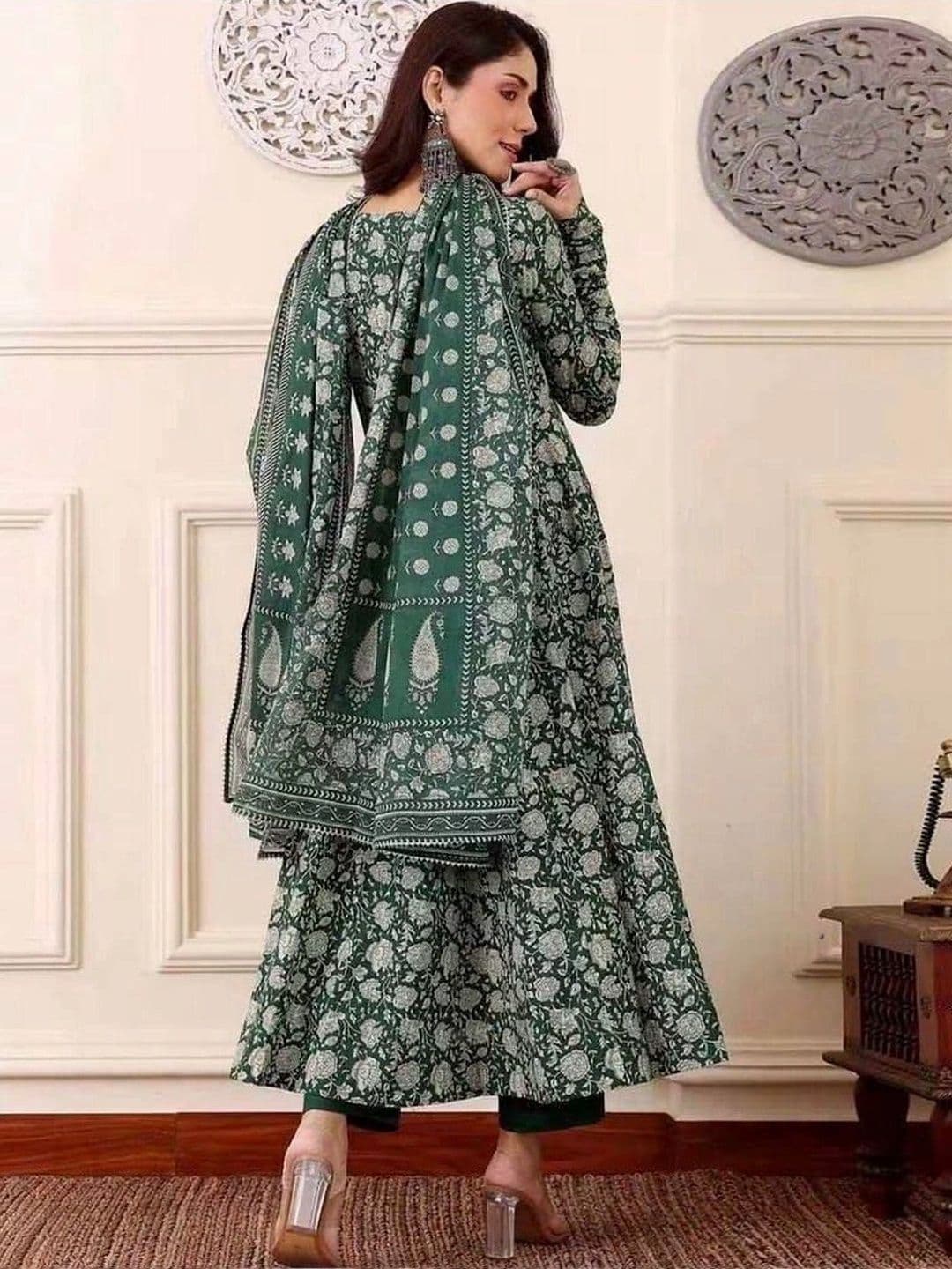 Mogra Designs Women Floral Printed Regular Kurta with Trousers & With Dupatta thumbnail 4