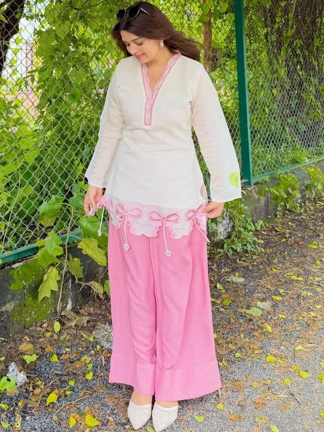NILHARI Women Embroidered Regular Thread Work Pure Silk Kurta with Palazzos thumbnail 4