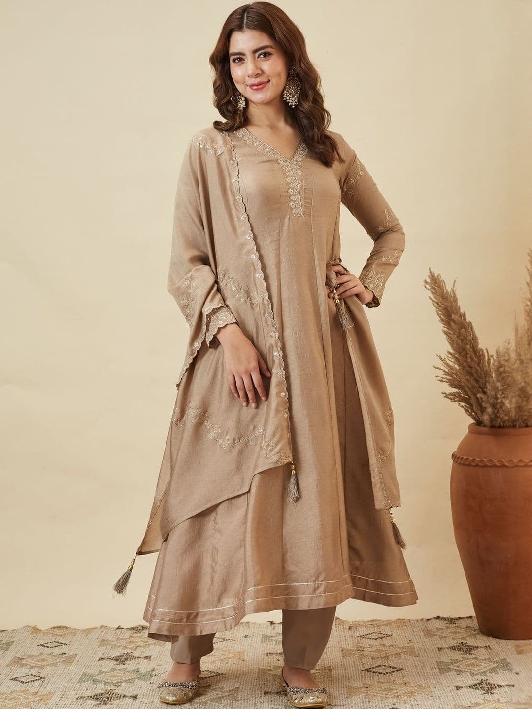 MOKOSH Women Silk Embroidered Anarkali Kurta And Pant Set With Dupatta thumbnail 2