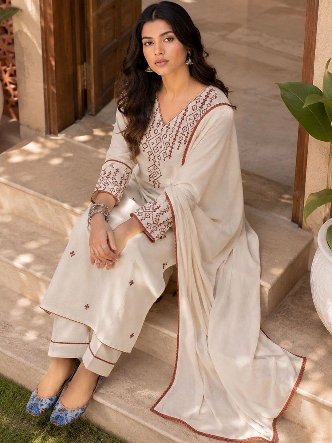 AVANSHEE Women Ethnic Motifs Embroidered Regular Thread Work Pure Cotton kurta thumbnail 5