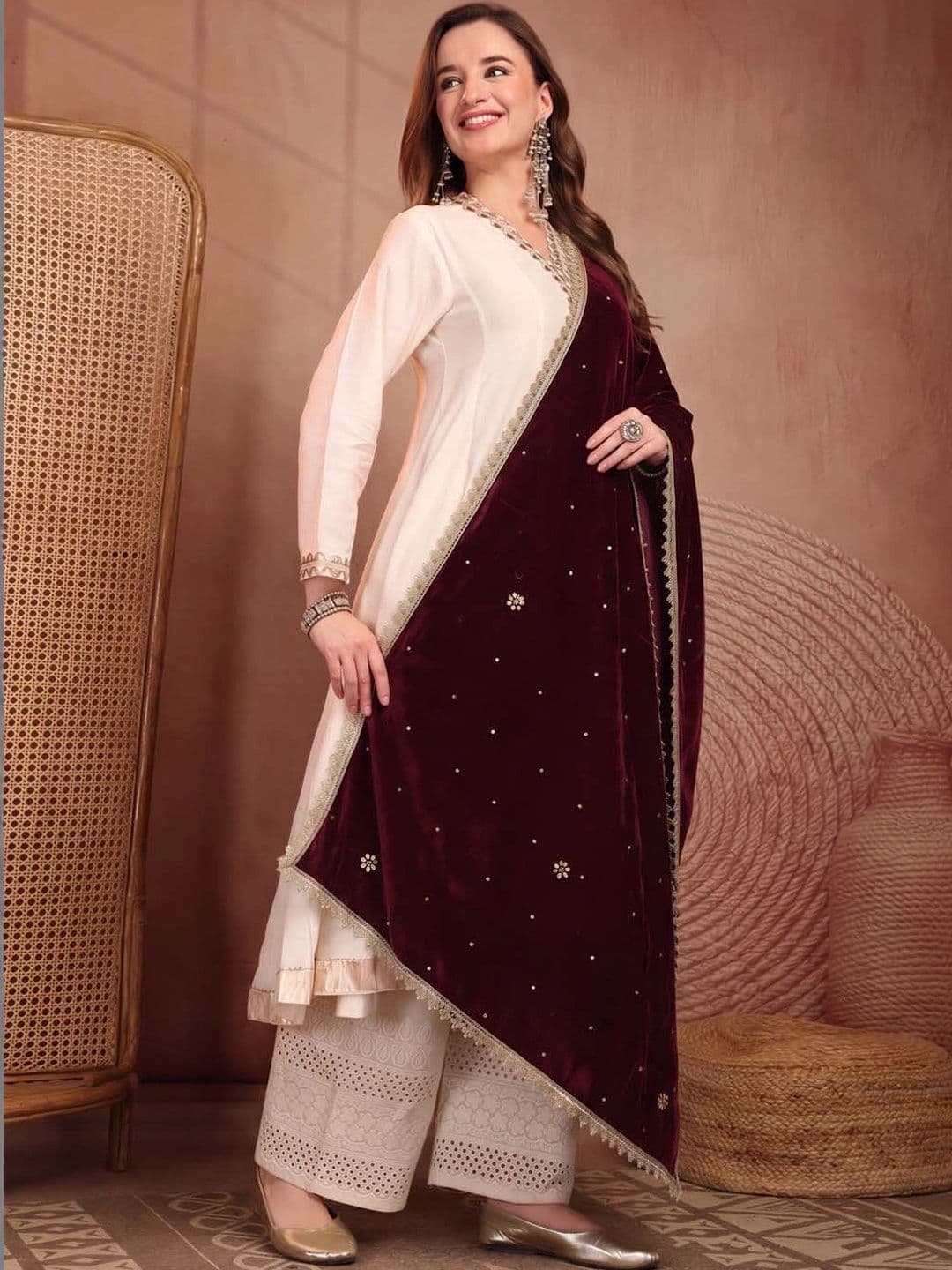 Clora Creation Velvet Dupatta with Zari thumbnail 5