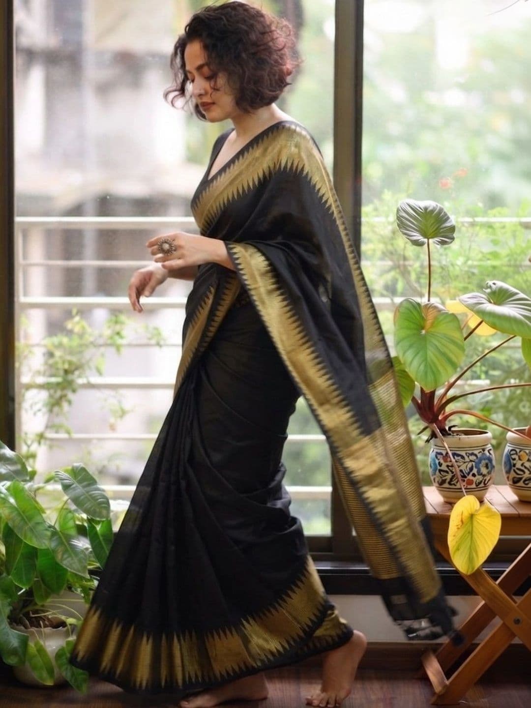 Rare Bello Women Art Silk Handloom Banarasi Saree thumbnail 3