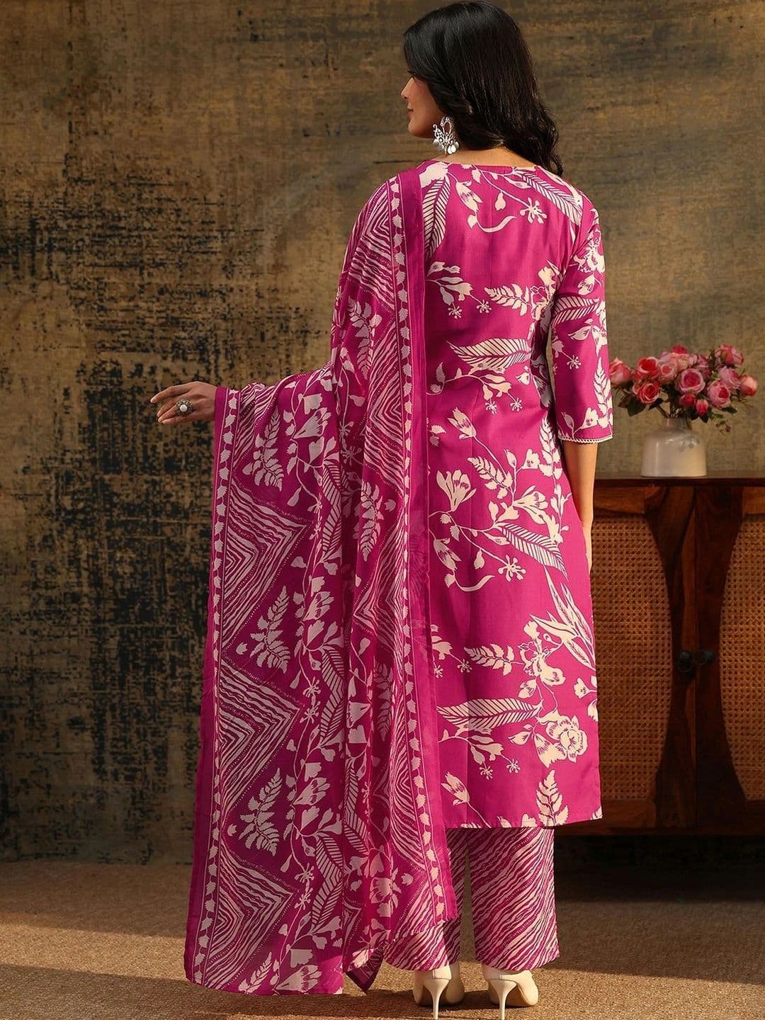 Gerua By Libas Women Ethnic Motifs Printed Regular Thread Work Kurta with Trousers & With Dupatta thumbnail 5
