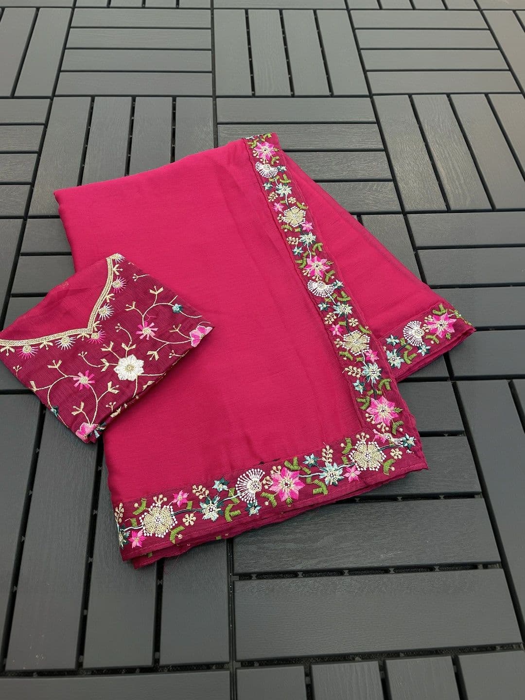 SmileyFashion Floral Embroidered Art Silk Saree thumbnail 5