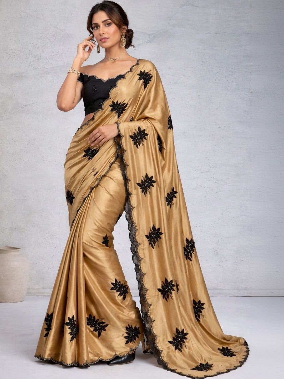 SHIV GAN 14 ENTERPRISE Floral Embroidered Art Silk Bandhani Saree - view 1