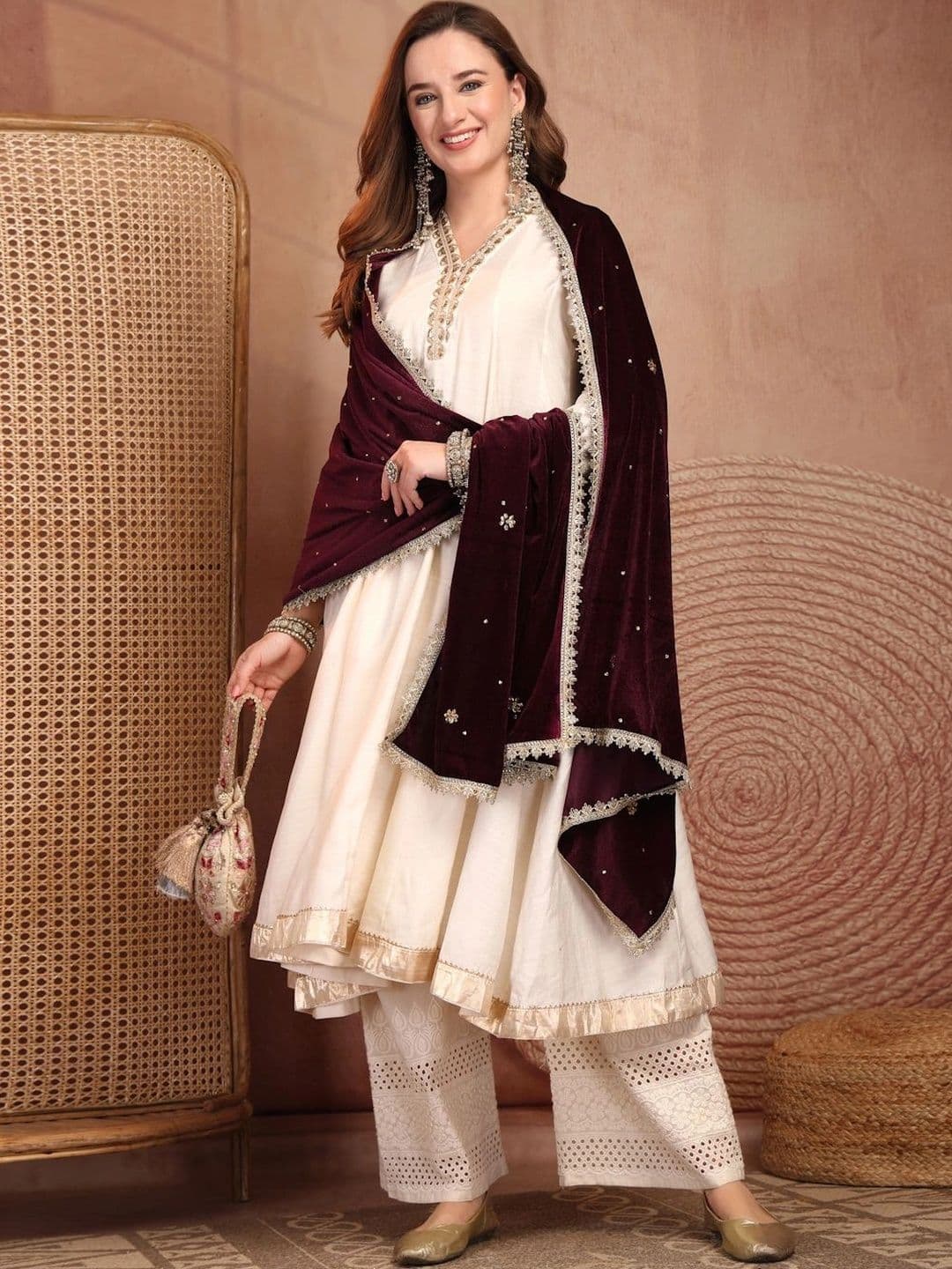 Clora Creation Velvet Dupatta with Zari thumbnail 2