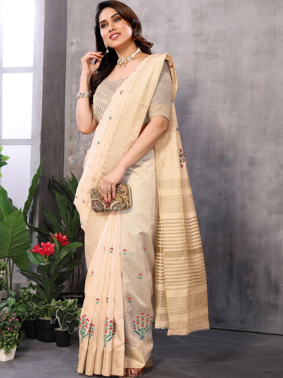 Sangria Women Floral Embroidered Silk Cotton Designer Kota Saree thumbnail 5
