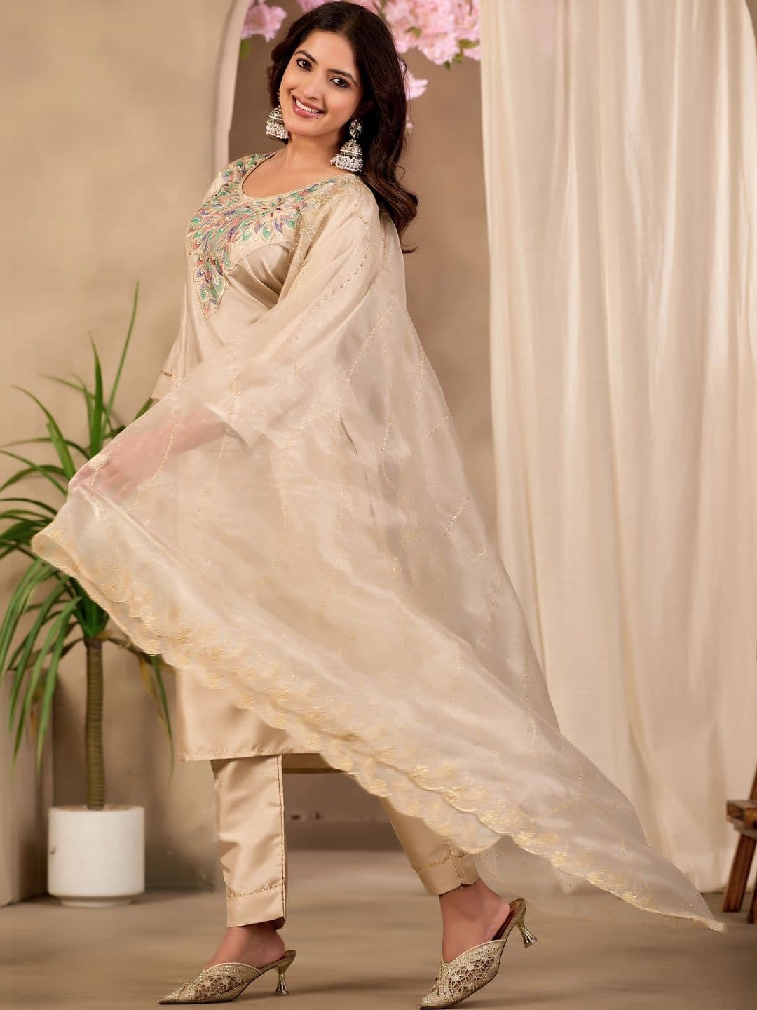 Sangria Women Ethnic Motifs Embroidered Regular Thread Work Kurta with Trousers & With Dupatta thumbnail 4