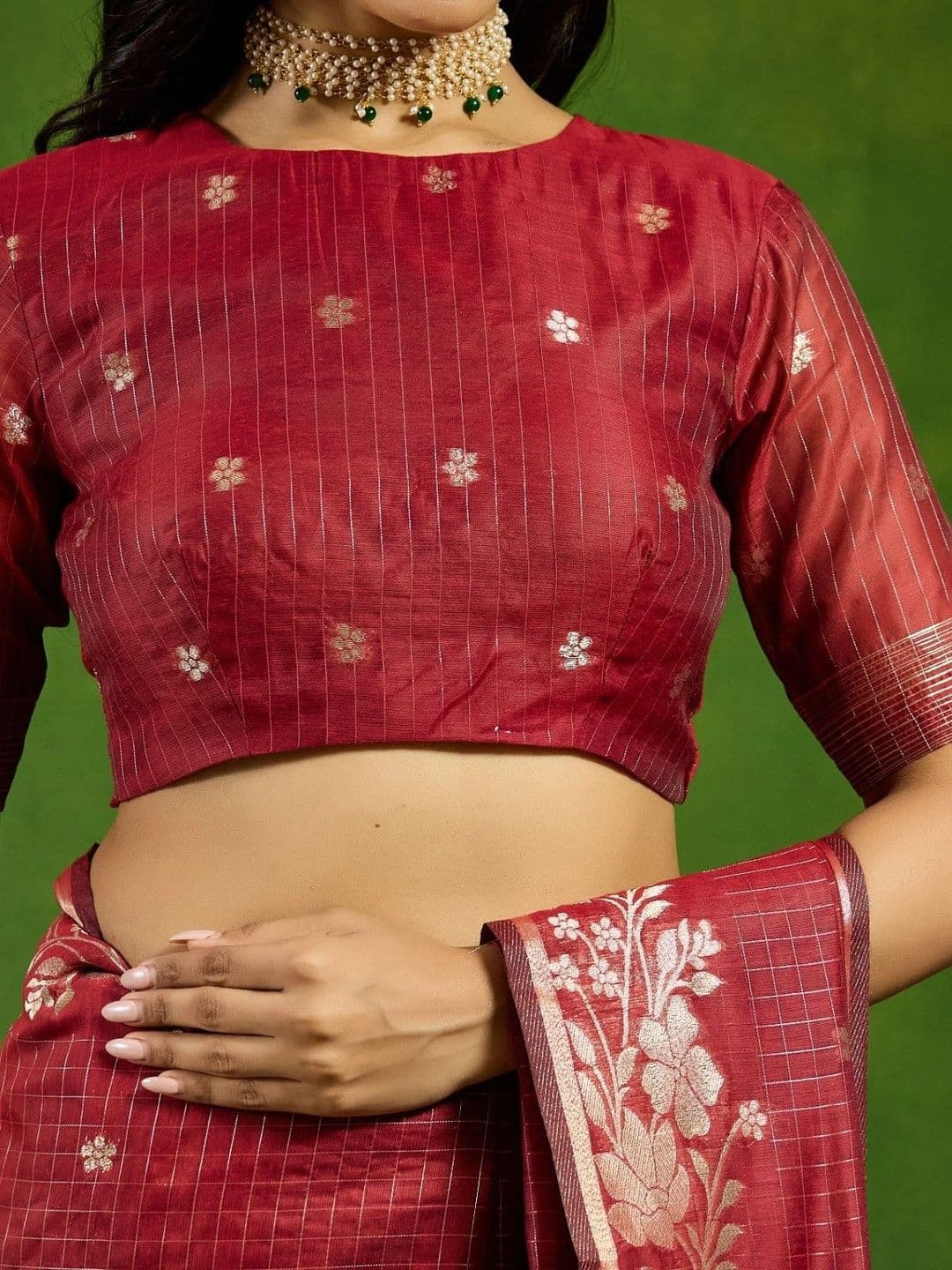kasee Floral Zari Silk Blend Designer Saree thumbnail 2