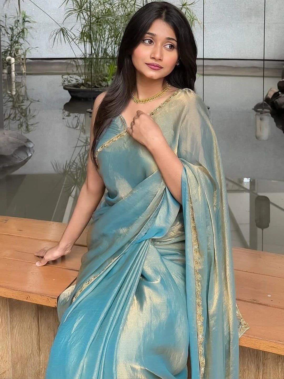 Sangria Women Ethnic Motifs Zari Silk Blend Maheshwari Saree thumbnail 3