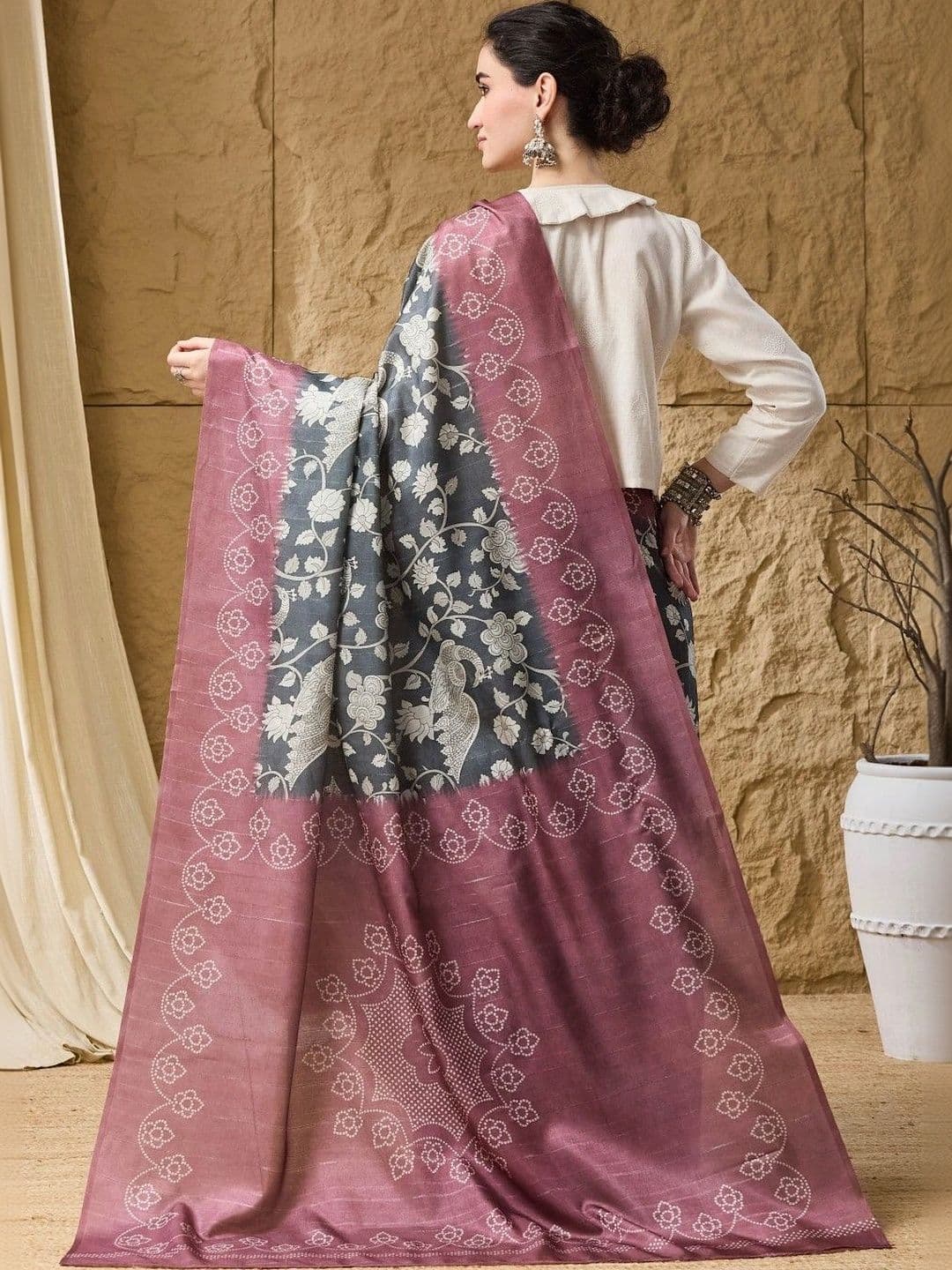Suha Floral Silk Blend Saree thumbnail 6
