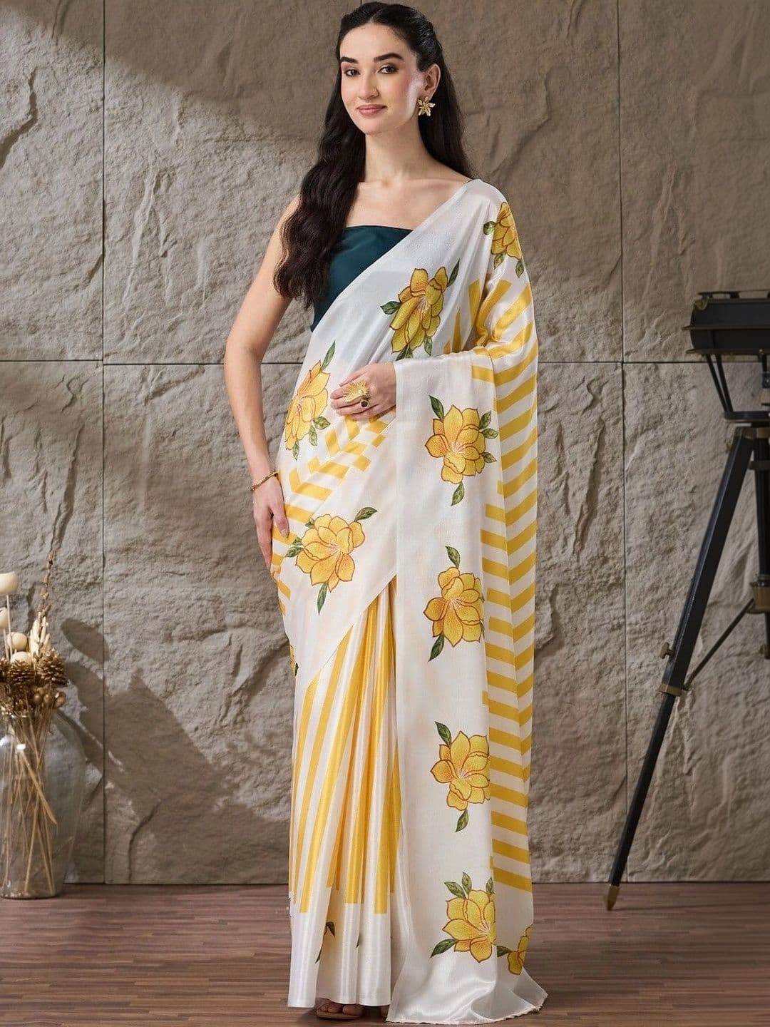 Mitera Floral Silk Blend Saree thumbnail 5