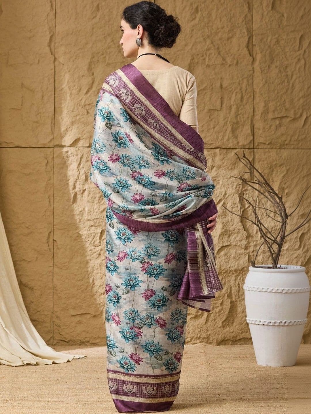 Suha Floral Silk Blend Saree thumbnail 4