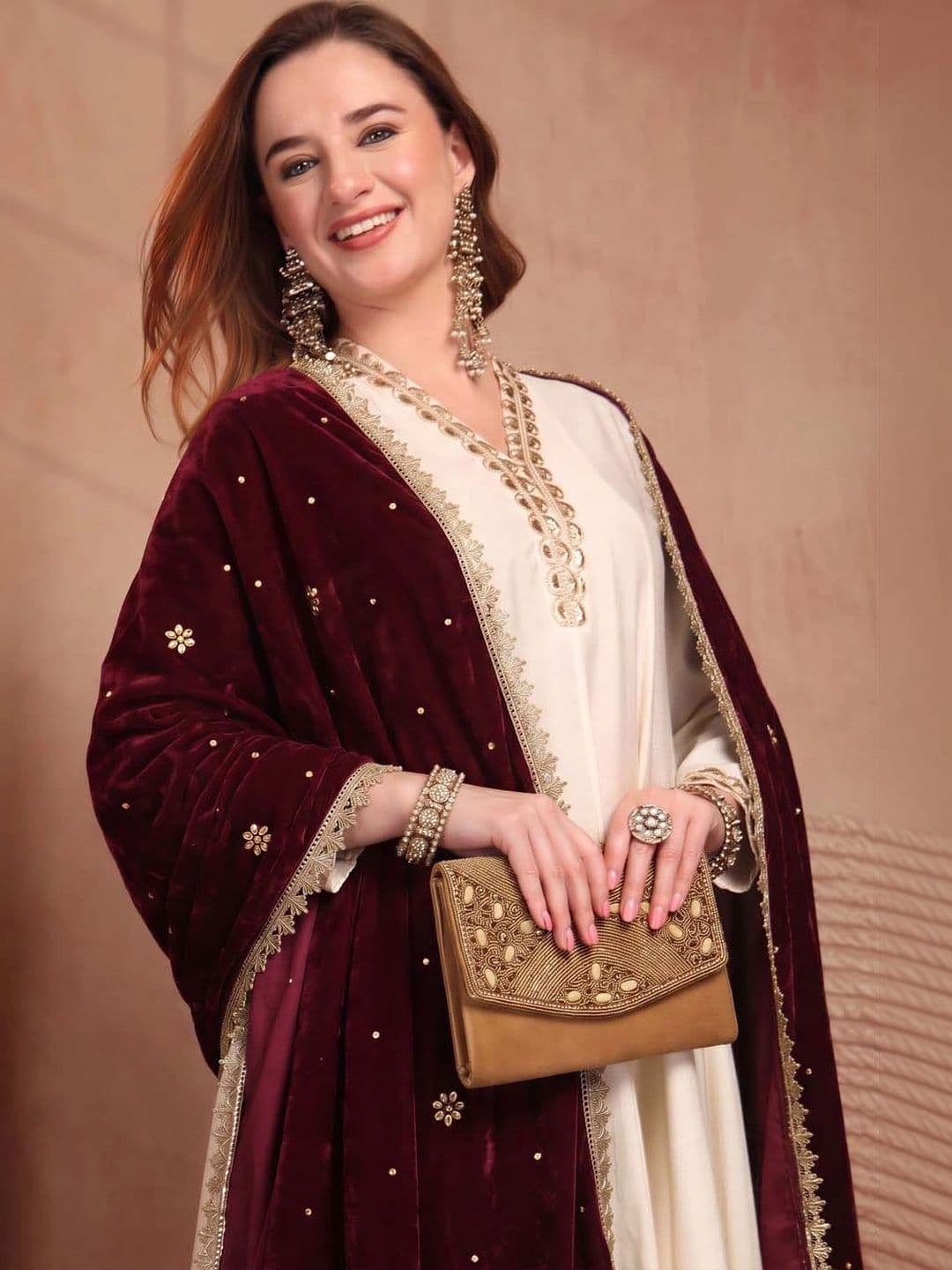 Clora Creation Velvet Dupatta with Zari thumbnail 2