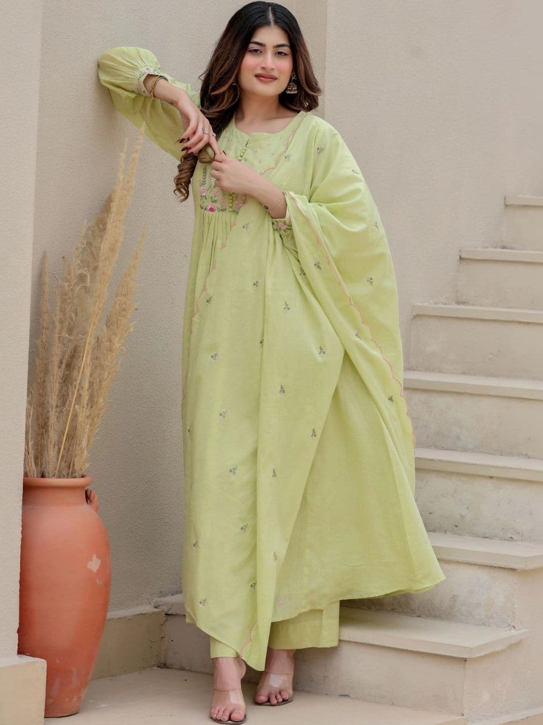 IKLO Women Floral Embroidered Empire Thread Work Pure Cotton Kurta with Trousers & Dupatta thumbnail 4