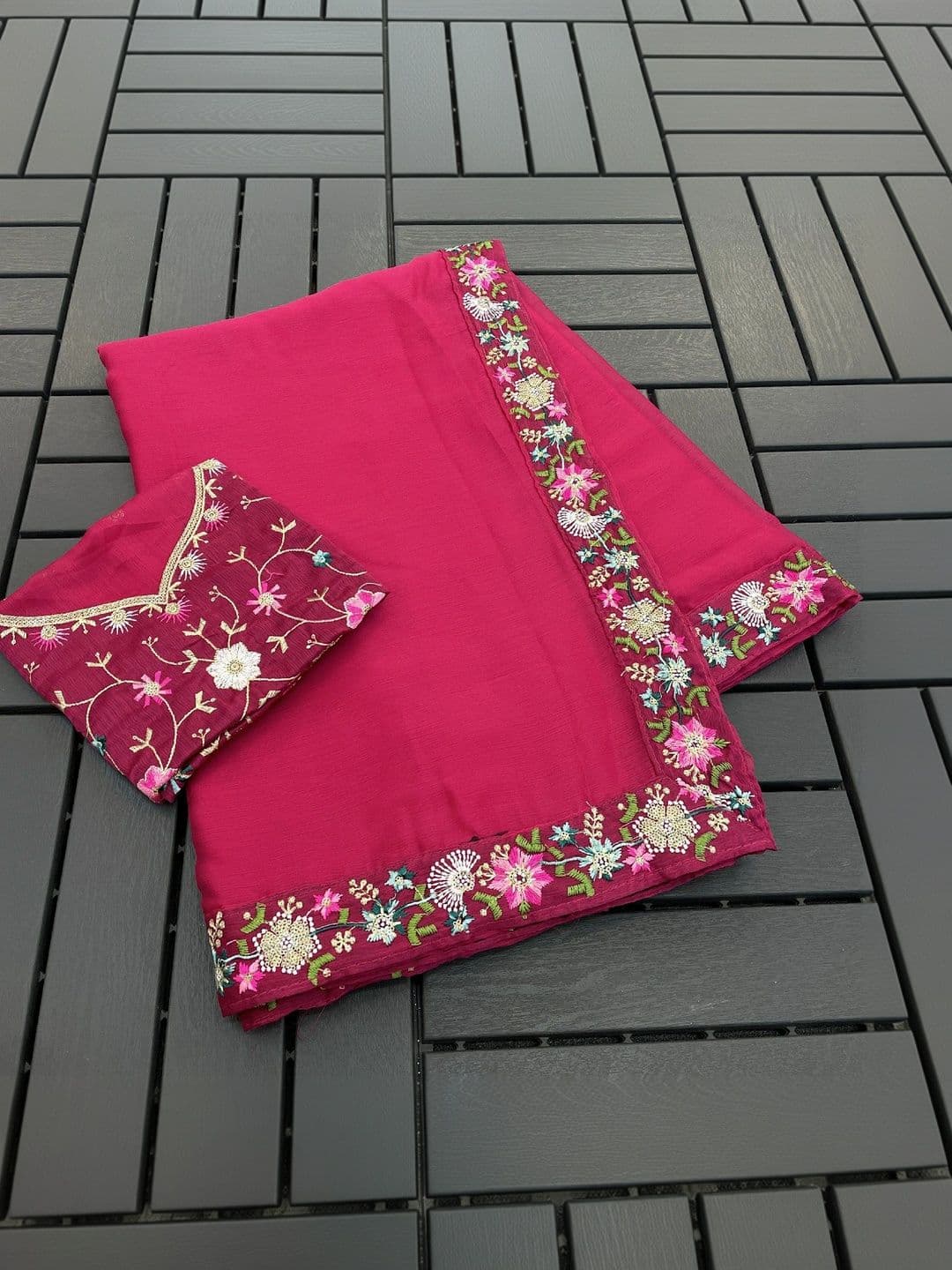 SmileyFashion Floral Embroidered Art Silk Saree thumbnail 5