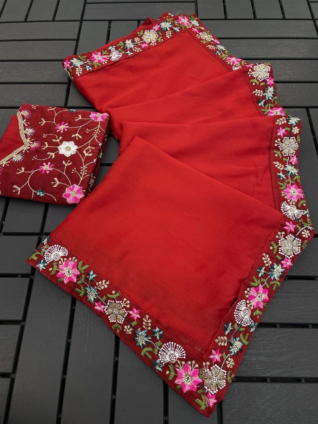 SmileyFashion Floral Art Silk Saree thumbnail 3