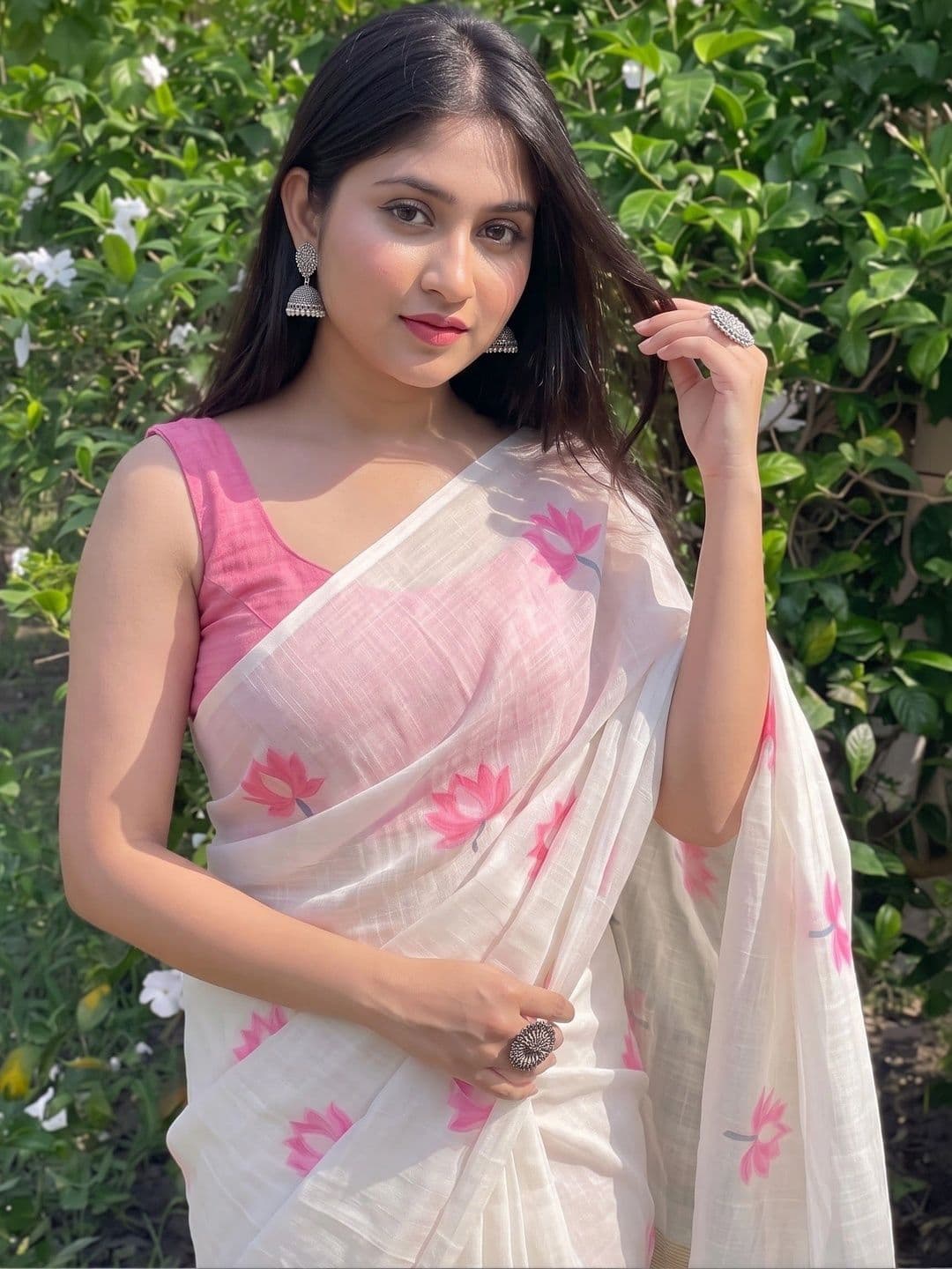 IndianRang Floral Linen Blend Designer Saree thumbnail 5