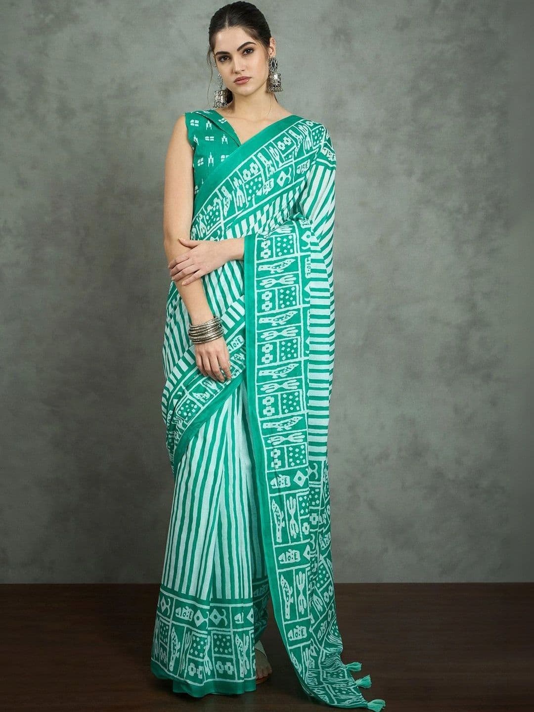 Sangria Striped Designer Bagh Saree thumbnail 4