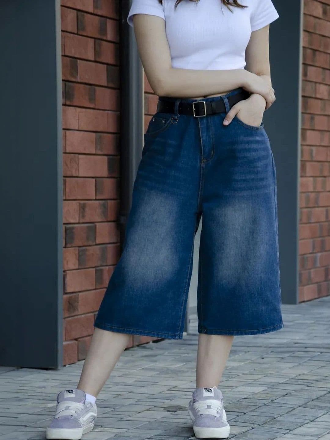AAV2 Women Wide Leg High-Rise Light Fade Stretchable Jeans thumbnail 2