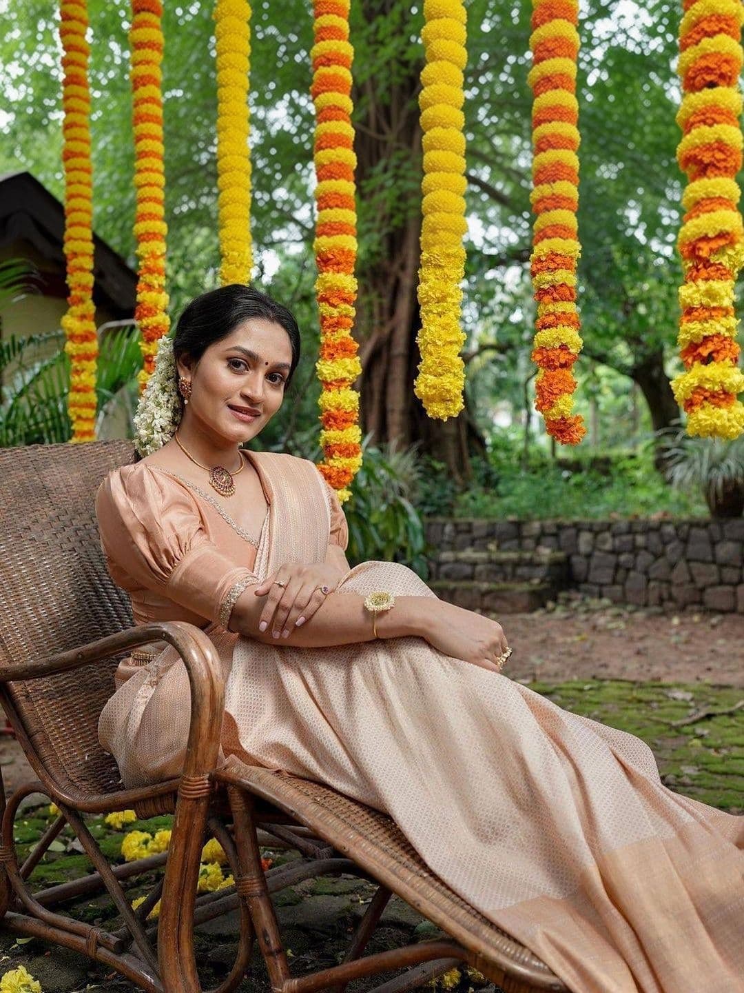 revika Woven Design Art Silk Designer Kanjeevaram Saree thumbnail 7