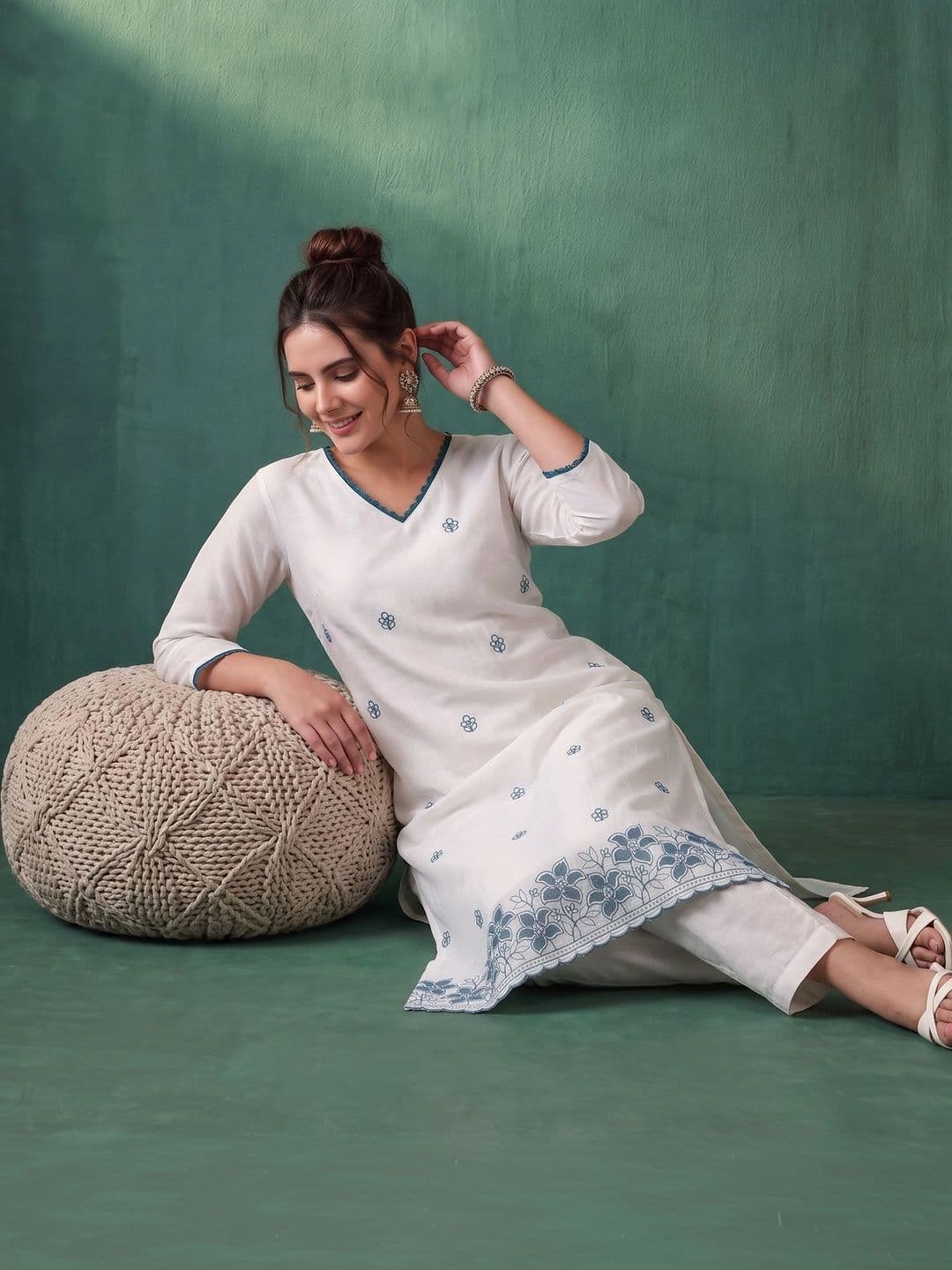 AVANSHEE Women Ethnic Motifs Embroidered Regular Thread Work Kurta with Trousers thumbnail 7