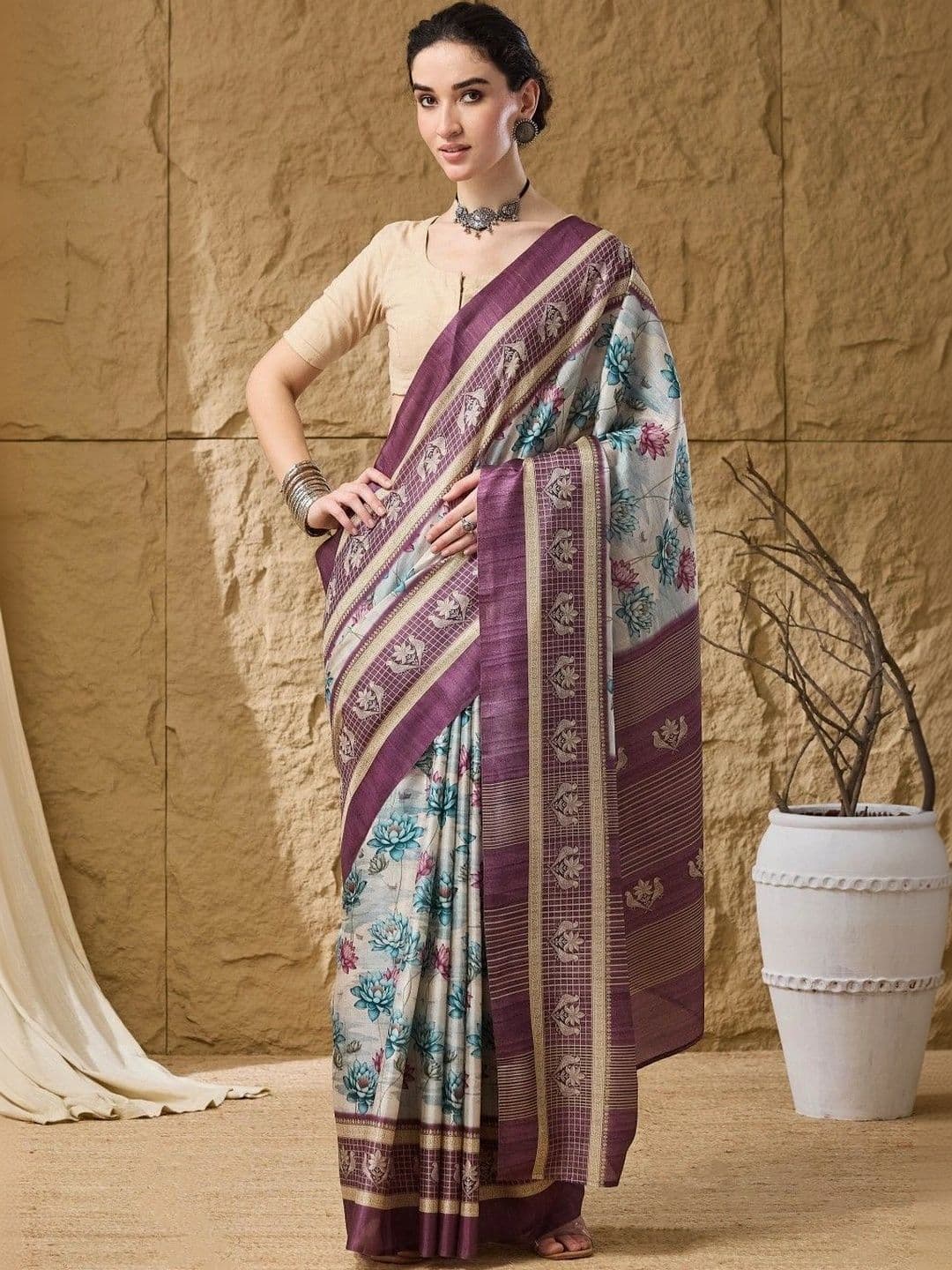 Suha Floral Silk Blend Saree thumbnail 6