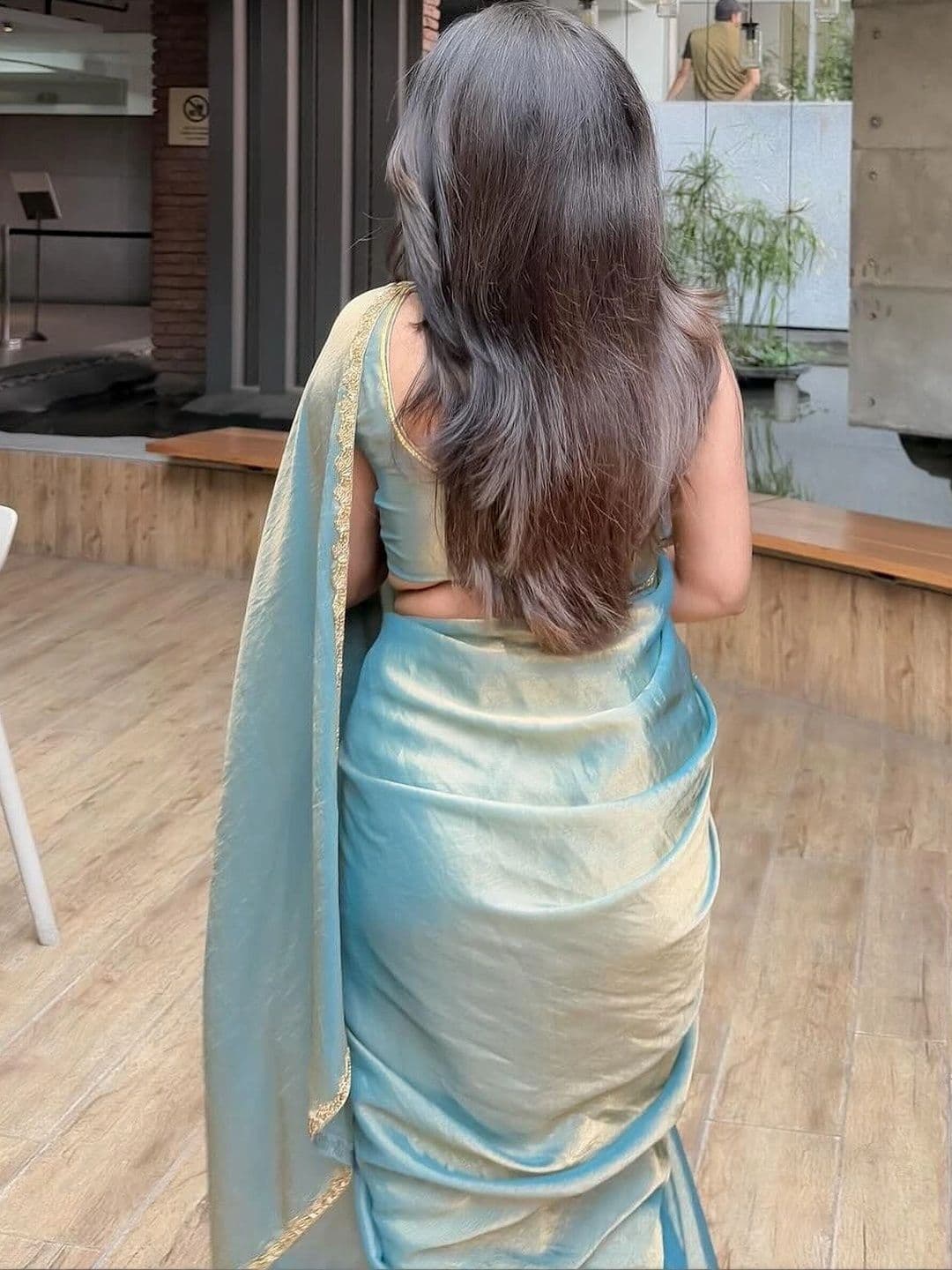 Sangria Women Ethnic Motifs Zari Silk Blend Maheshwari Saree thumbnail 2