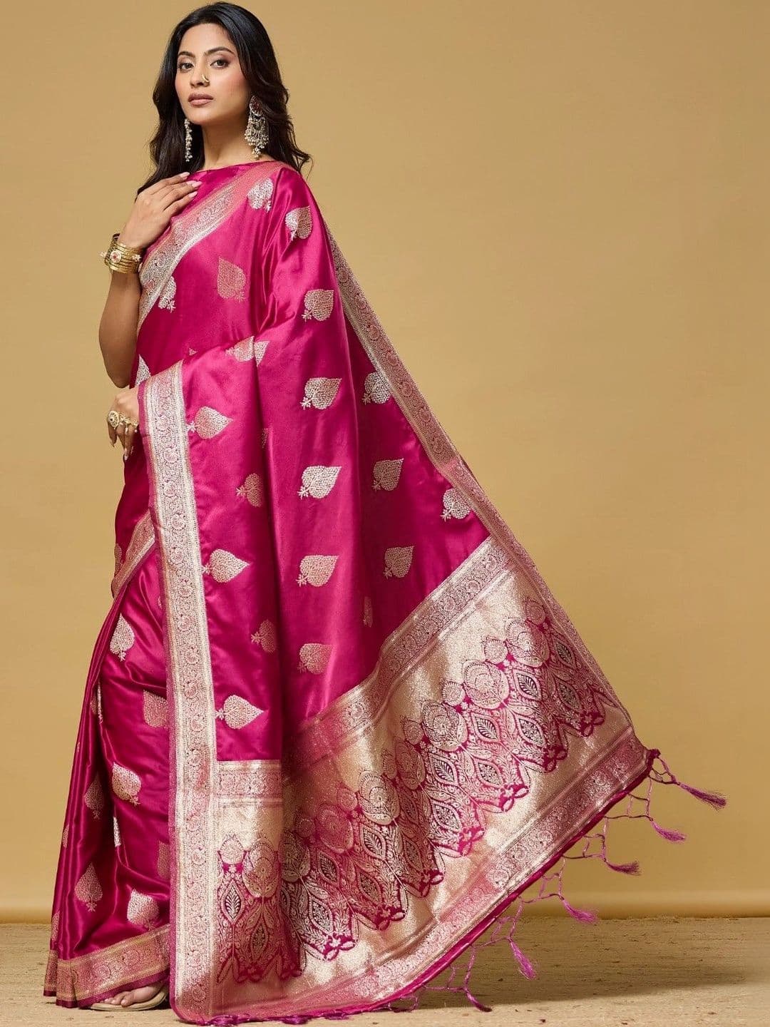 kasee Floral Zari Silk Blend Designer Banarasi Saree thumbnail 6