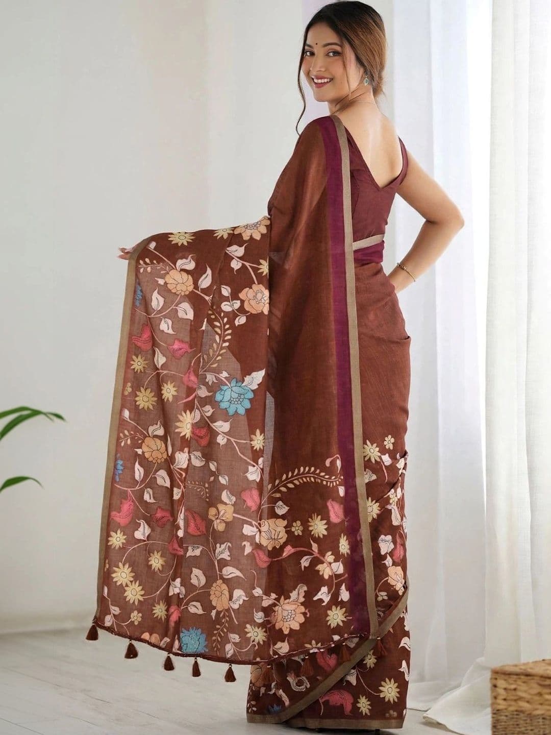 SAMANTHA Floral Linen Blend Belted Saree thumbnail 3