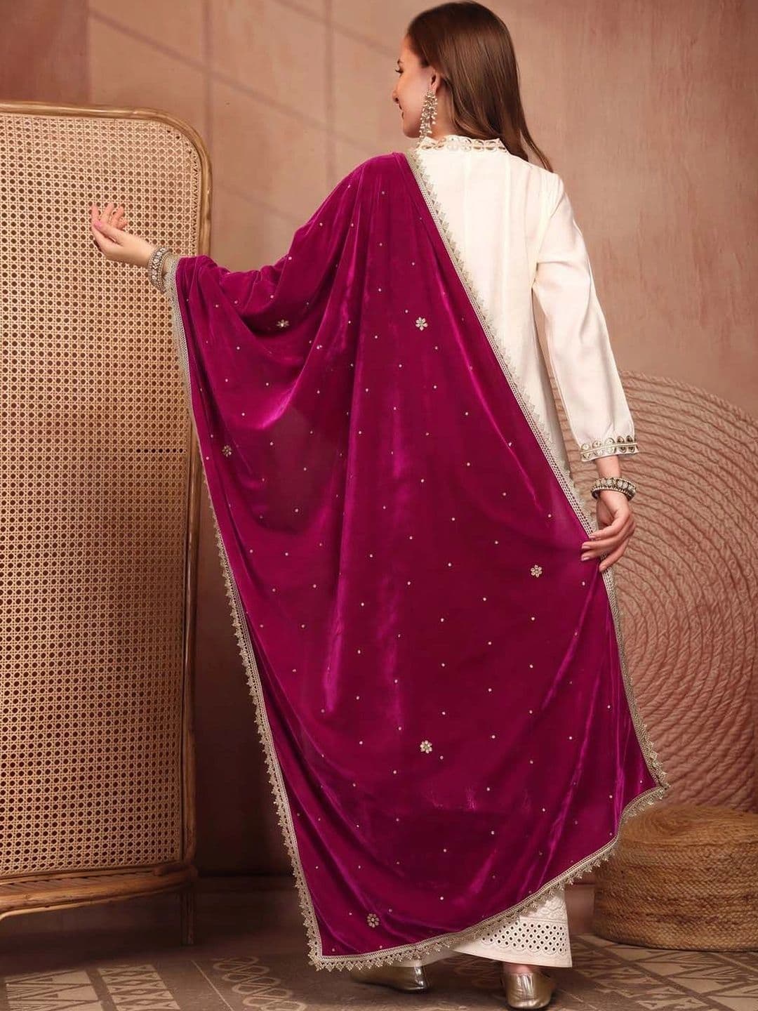 Clora Creation Velvet Dupatta with Zari thumbnail 3