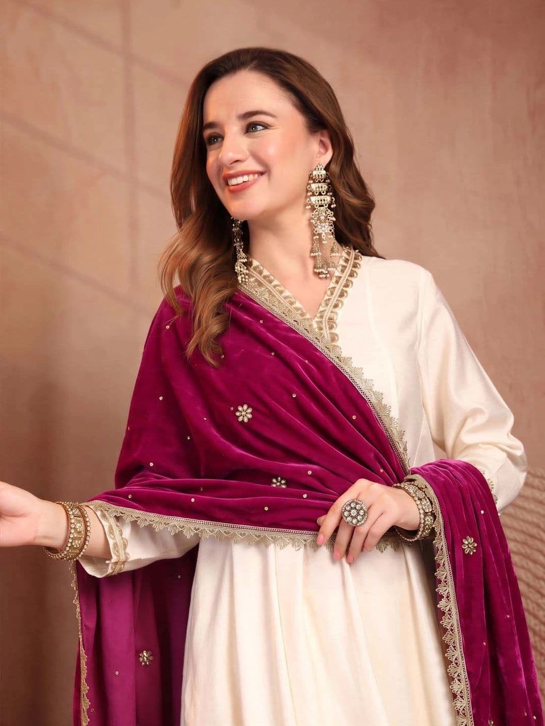 Clora Creation Velvet Dupatta with Zari thumbnail 2