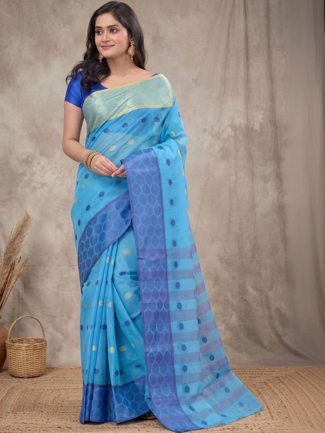 GitAsit  Women Woven Design Sequinned Pure Cotton Handloom Taant Saree - view 1