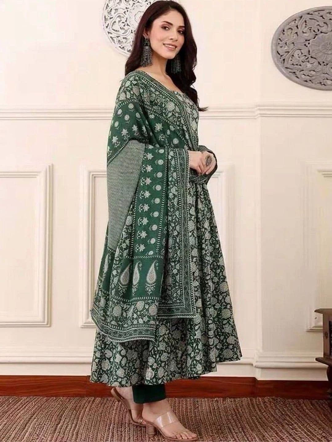 Mogra Designs Women Floral Printed Regular Kurta with Trousers & With Dupatta thumbnail 3