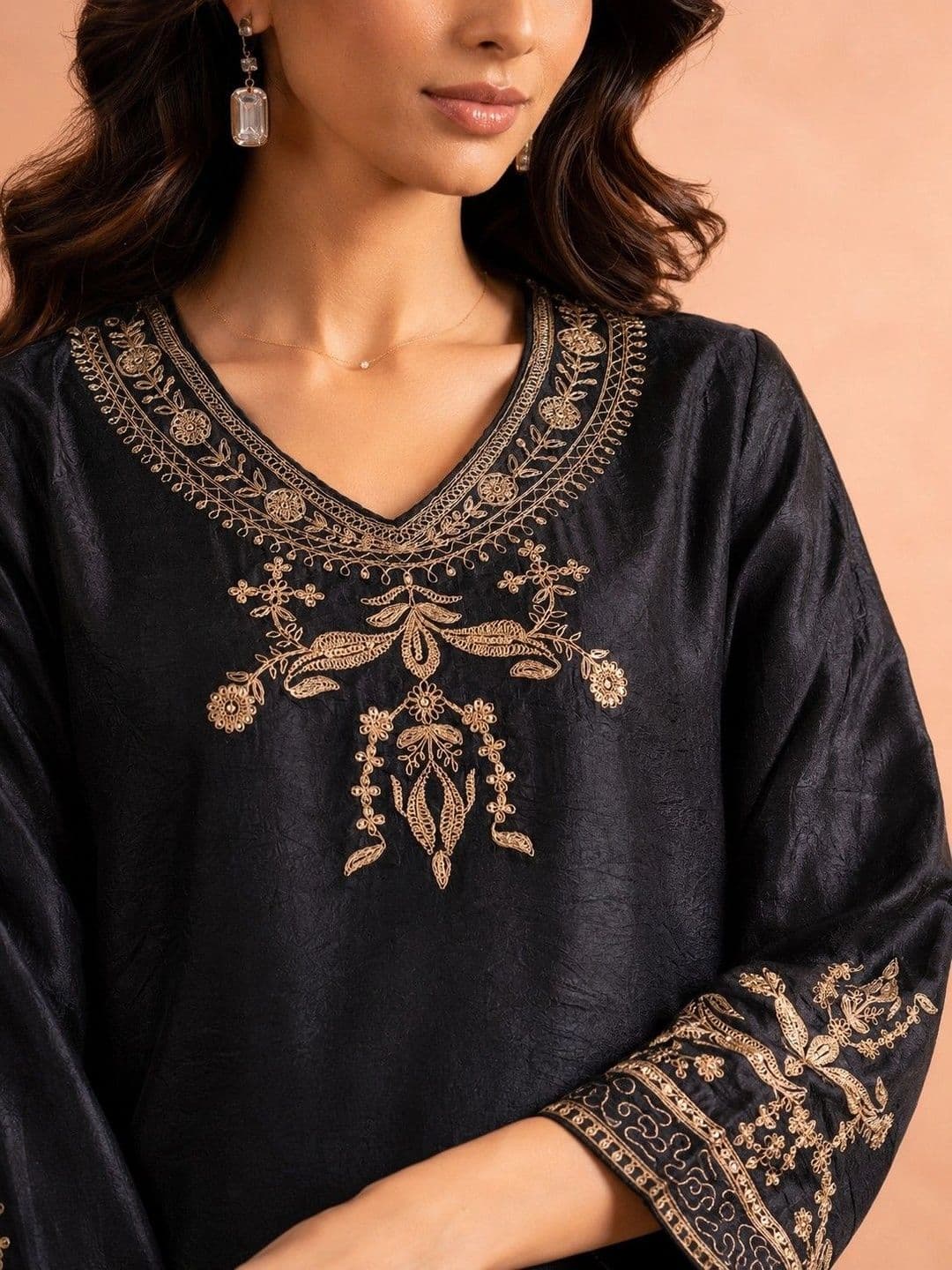 Sangria Women Ethnic Motifs Embroidered Regular Thread Work Kurta with Trousers thumbnail 2