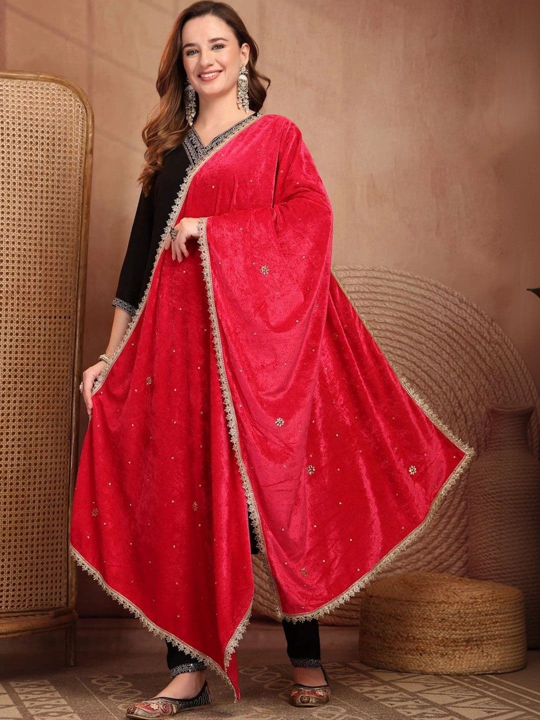 Clora Creation Velvet Dupatta with Zari thumbnail 4