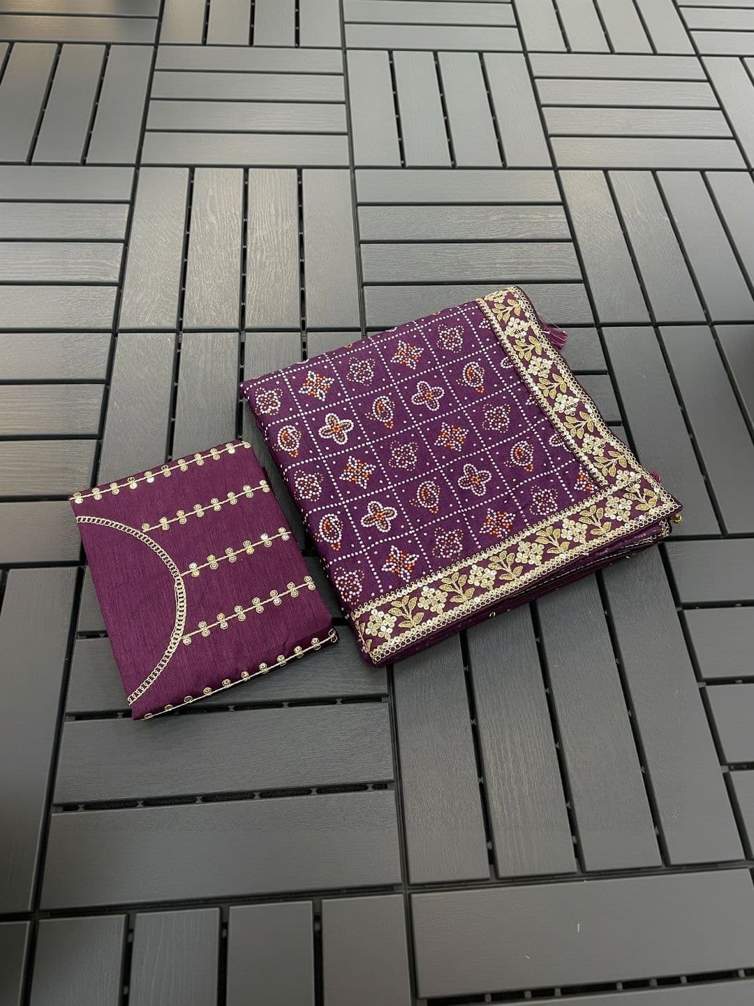 SmileyFashion Bandhani Embroidered Art Silk Designer Bandhani Saree thumbnail 2