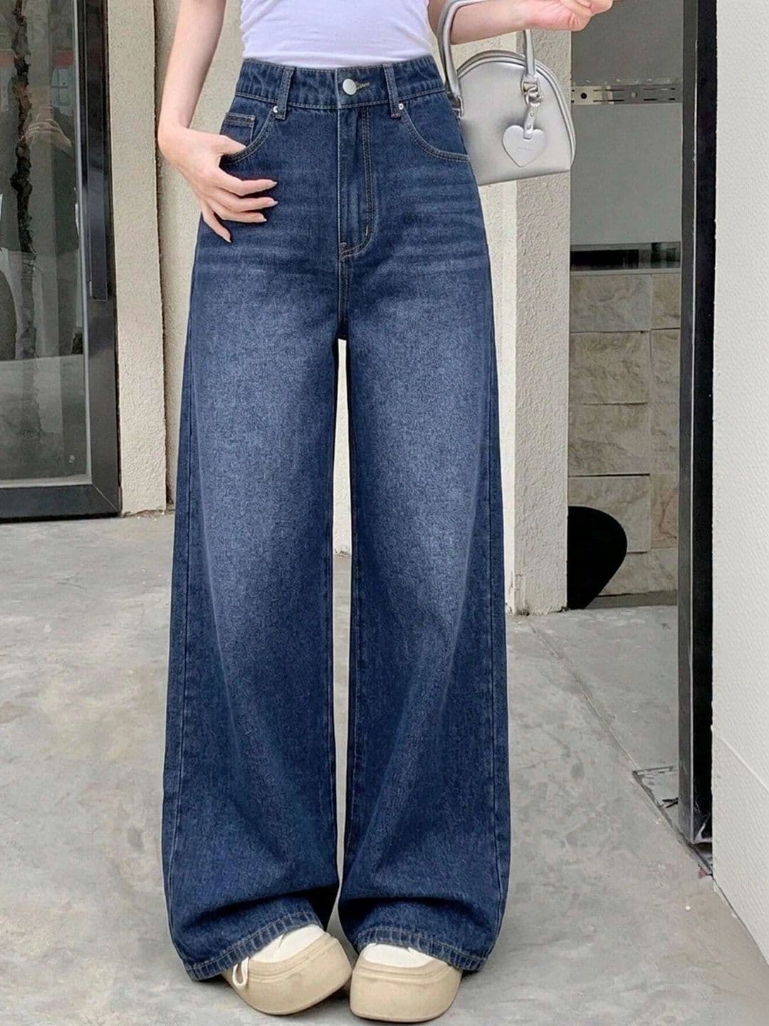 AAV2 Women Wide Leg High-Rise Light Fade Stretchable Jeans thumbnail 5