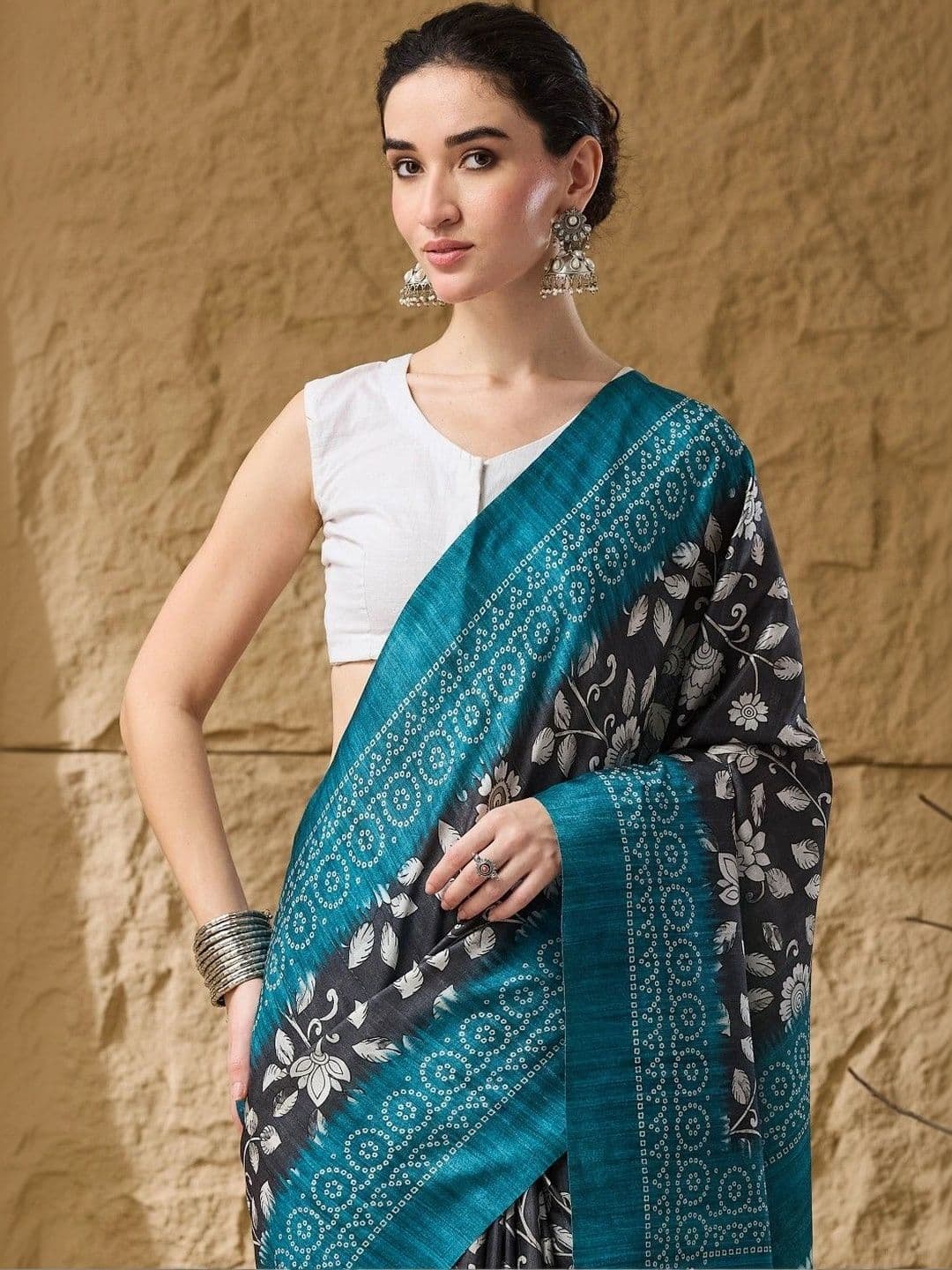 Suha Floral Silk Blend Saree thumbnail 3
