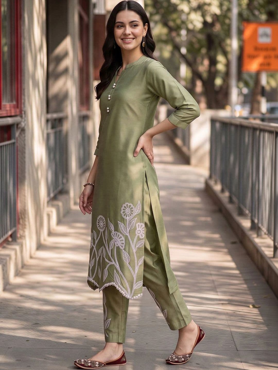 Indo Era Women Floral Embroidered Regular Thread Work Kurta with Trousers thumbnail 5