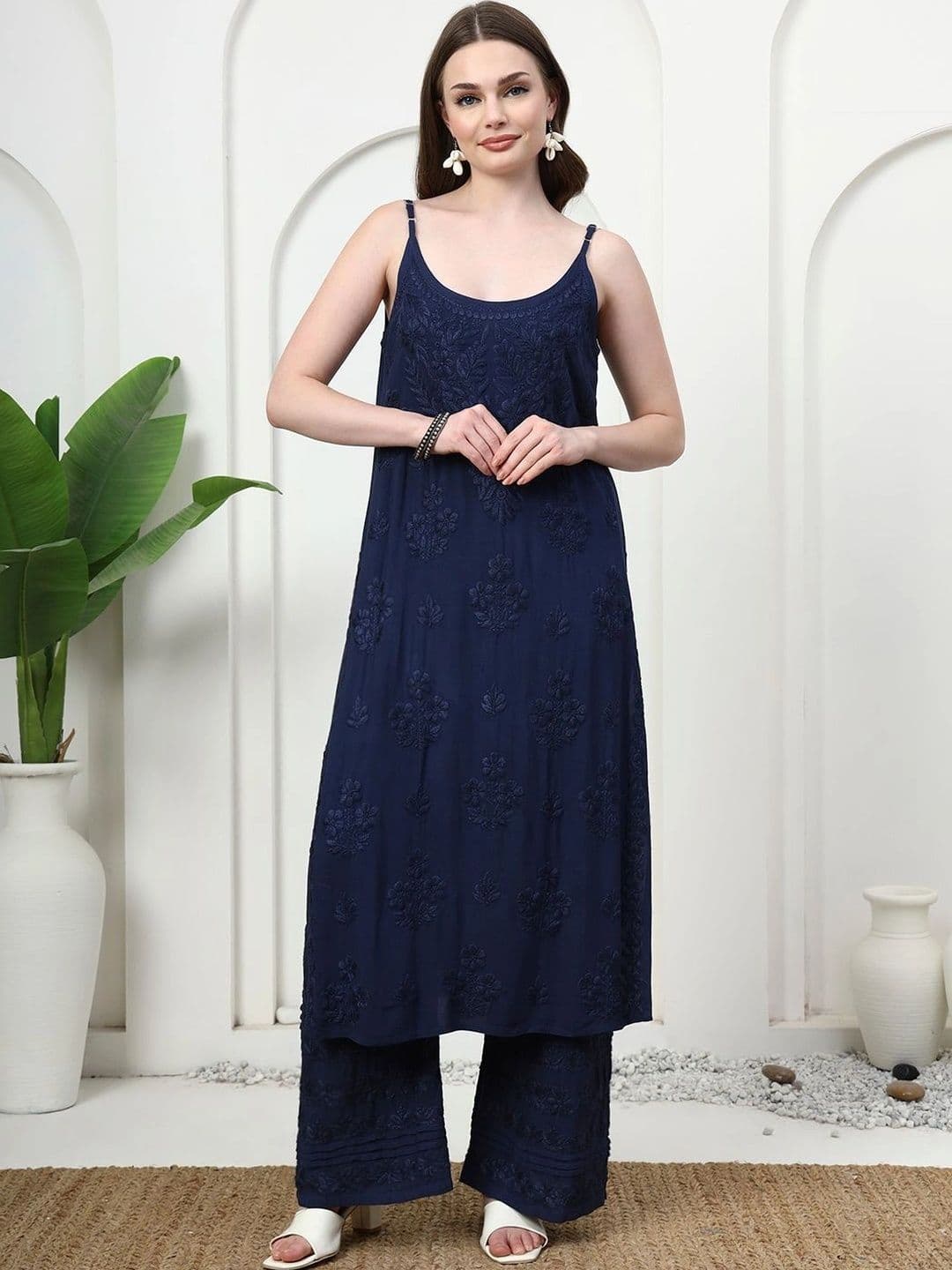 Najahat Chikankari Women Ethnic Motifs Embroidered Regular Thread Work Kurta with Palazzos - view 1