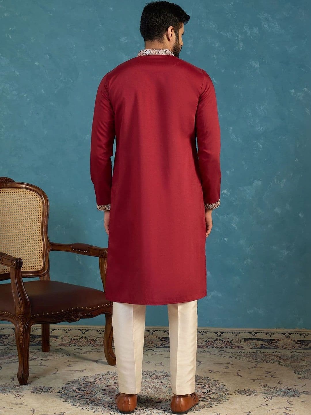 House of Pataudi Embroidered Mandarin Collar Knee Length Straight Kurta thumbnail 5
