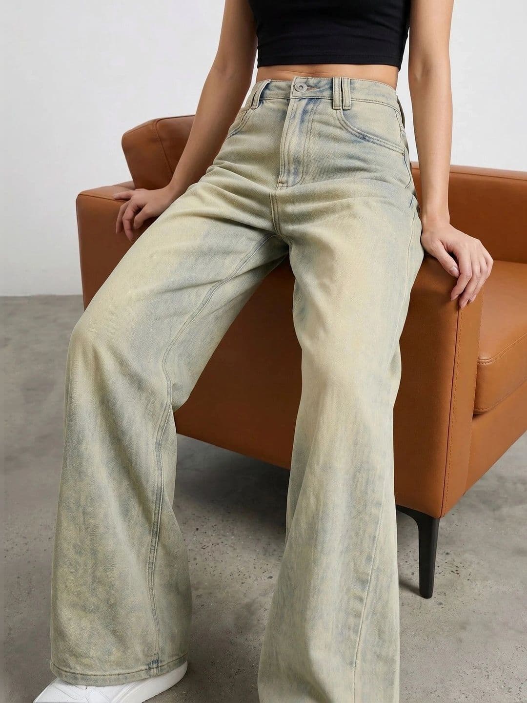 AAV2 Women Wide Leg High-Rise Light Fade Stretchable Jeans thumbnail 4