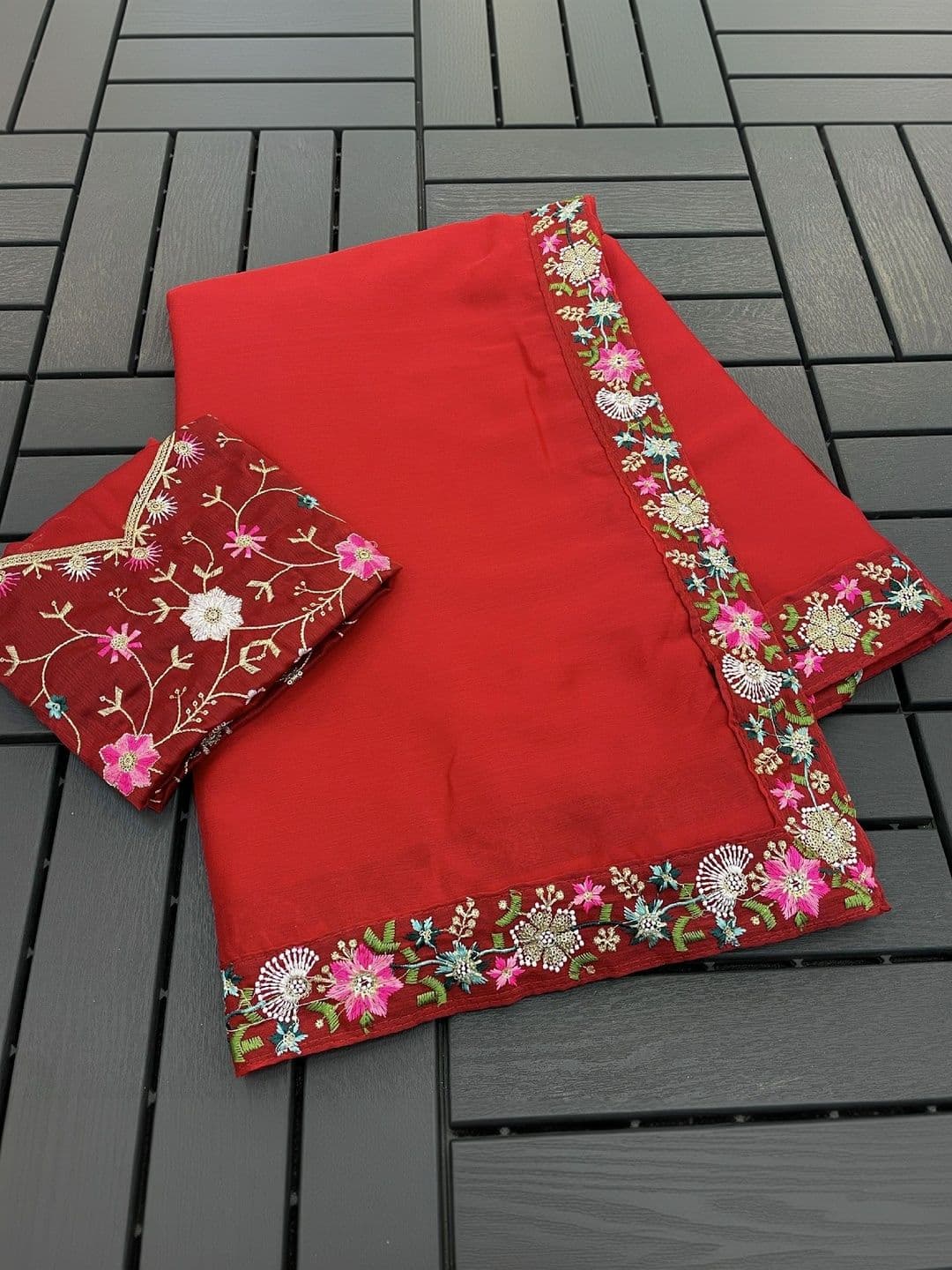 SmileyFashion Floral Art Silk Saree thumbnail 5