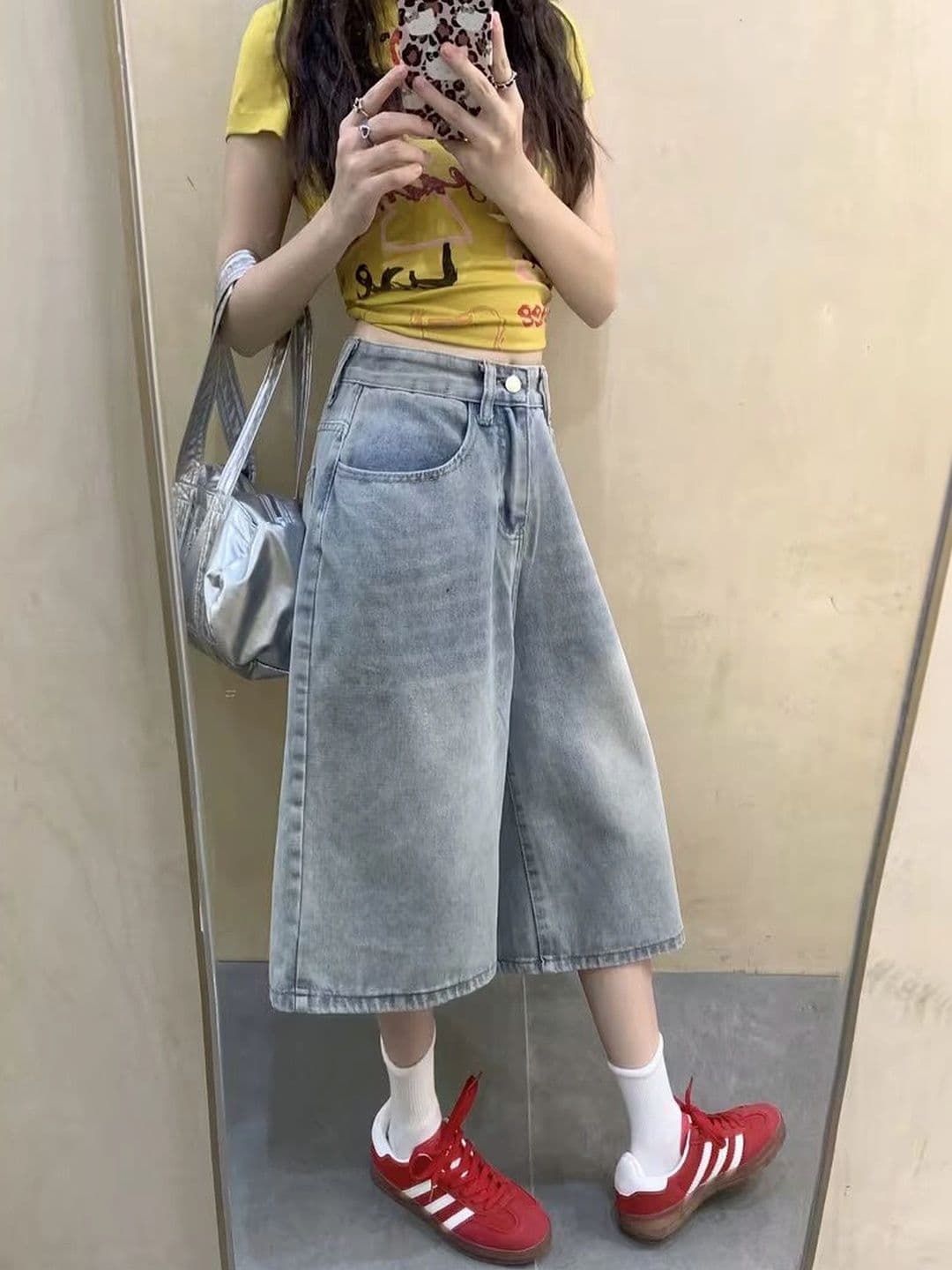 AAV2 Women Wide Leg High-Rise Light Fade Stretchable Jeans thumbnail 4